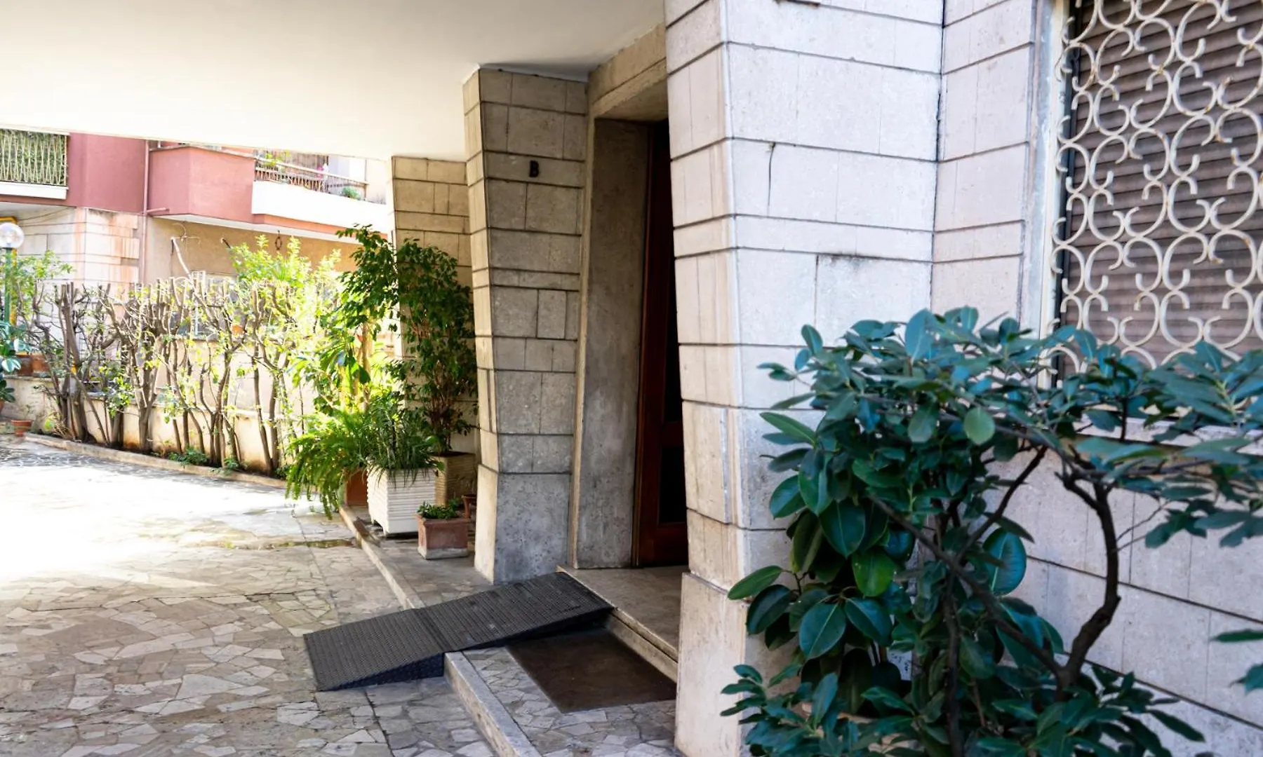 Ermete Vatican House Roma