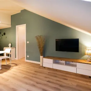 https://la-mansardina-di.hotelitalianriviera.com