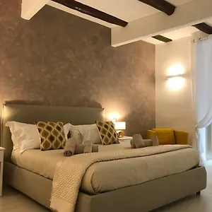 https://napoli-plebiscito-apartment.hotels-amalfi.com